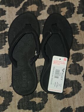 Roxy Black Floral Embossed Flip Flops